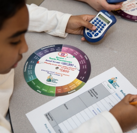 472x460 2023 kari herer 351